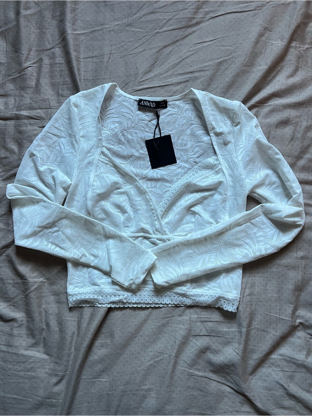 NEW WT Anwnd White Cropped Lace Cardigan